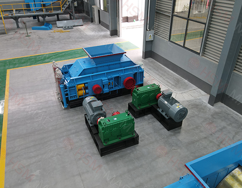 液压双辊制砂机结构稳定，出料均匀，石料制砂粒型规整