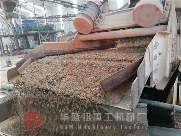 安徽桐城第十二台1212对辊制砂机生产线调试正式投入生产